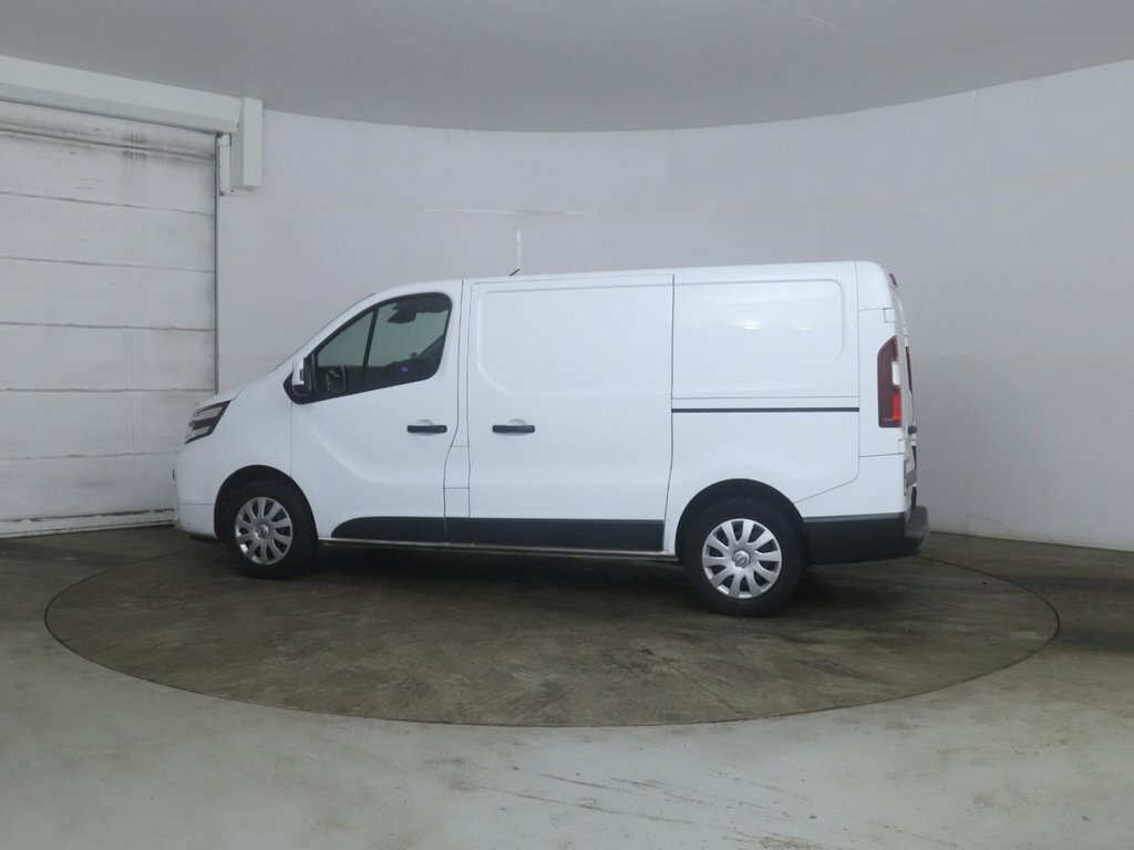 Nissan Primastar 2L Acenta White #4