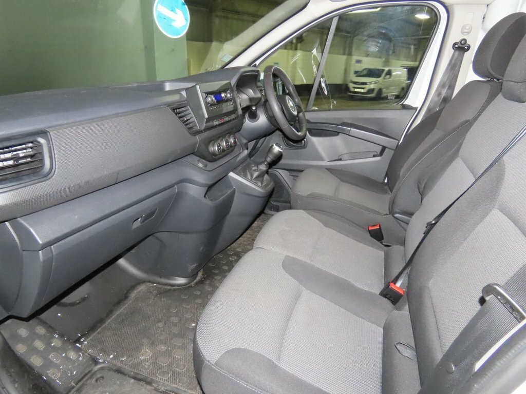 Nissan Primastar Mpv Black #7