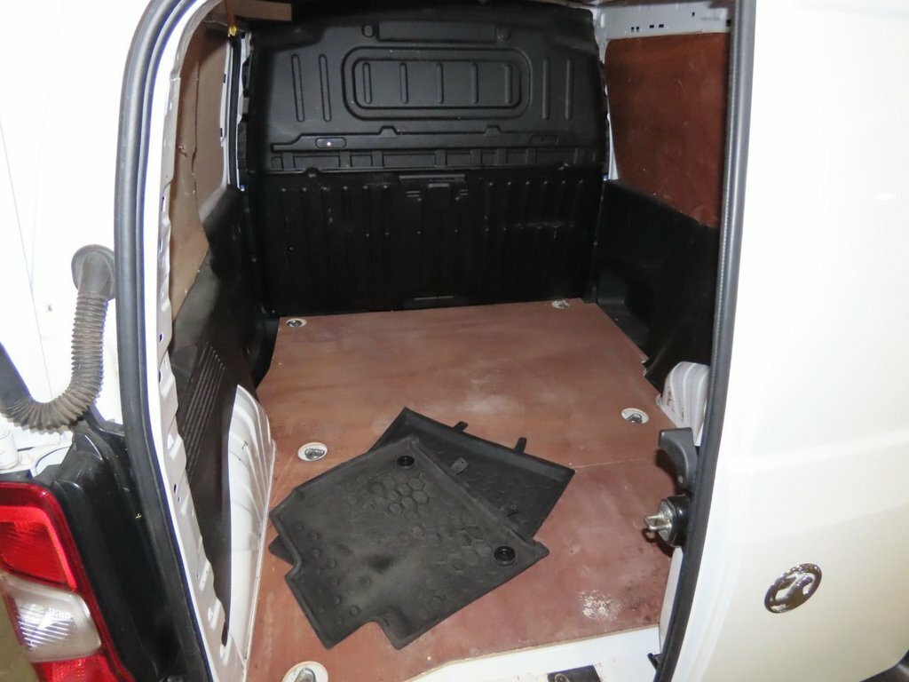 Vauxhall Combo 1.5L Edition White #6