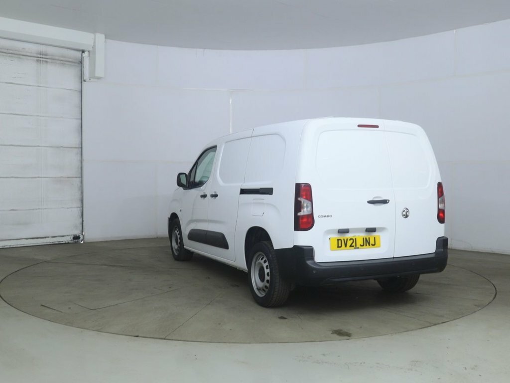 Vauxhall Combo 1.5L Dynamic White #3