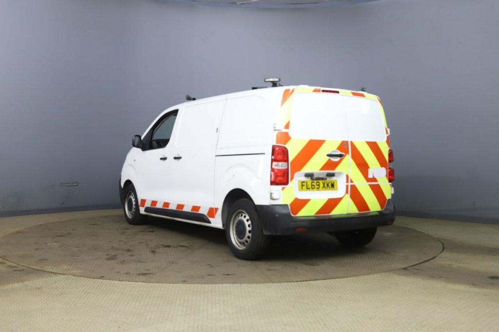 Vauxhall Vivaro 1.5L Edition White #5
