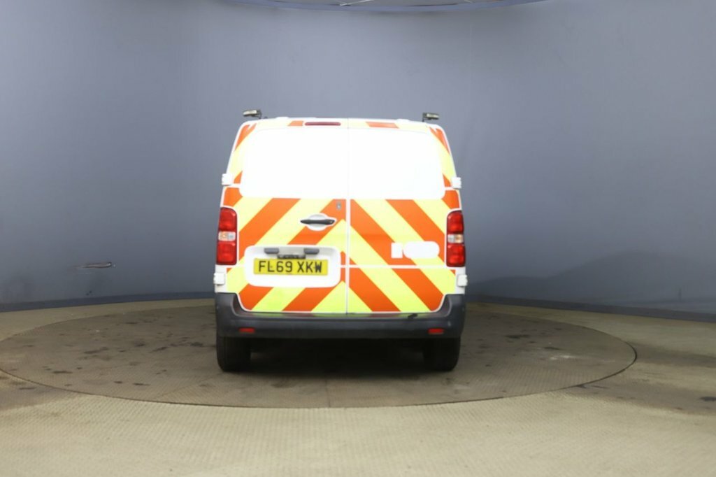 Vauxhall Vivaro 1.5L Edition White #4