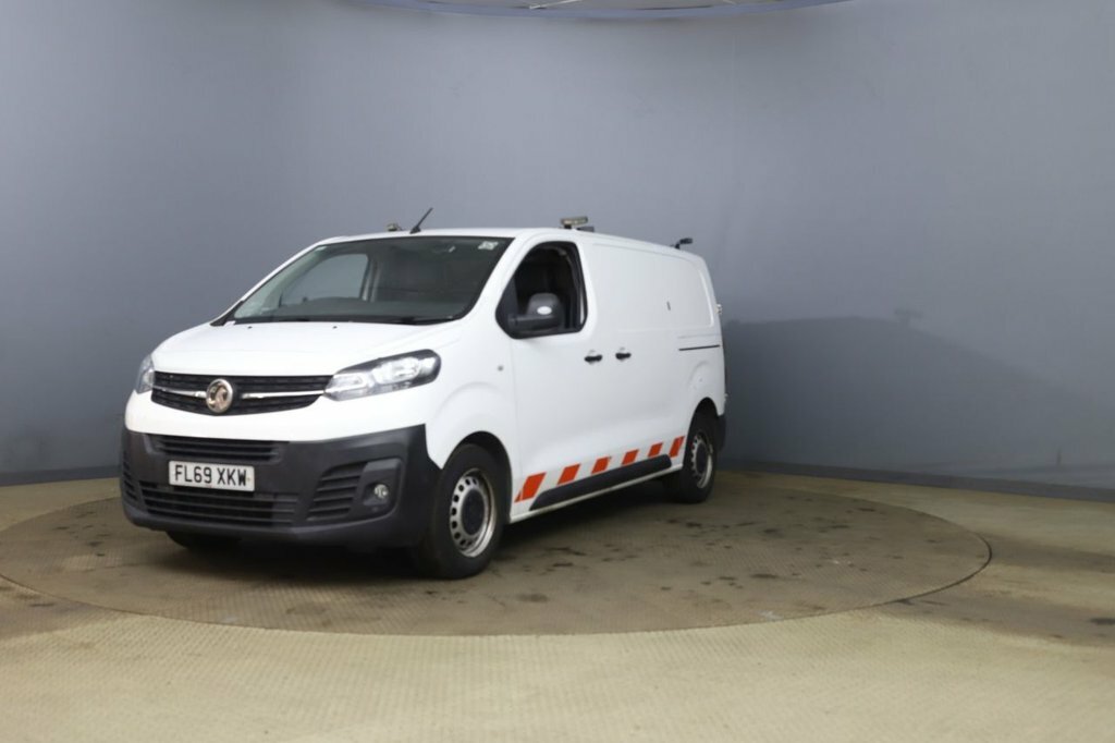 Vauxhall Vivaro 1.5L Edition White #3
