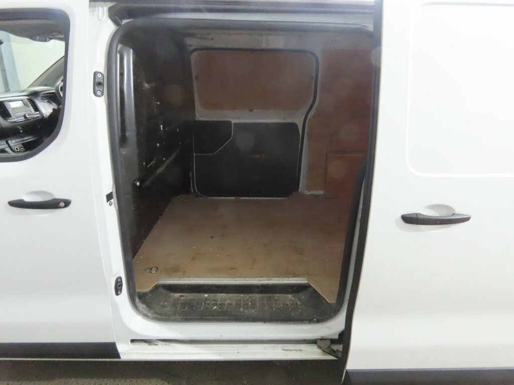 Vauxhall Vivaro 1.5L Edition White #6