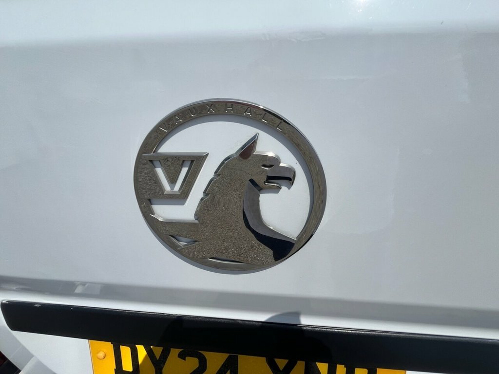Vauxhall Movano 2L Prime White #6