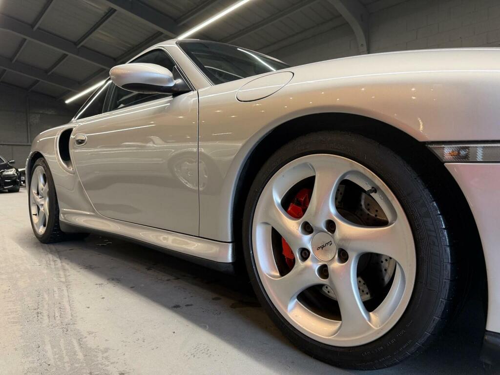 Porsche 911 Carrera 4S Silver #24