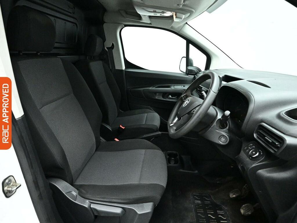 Vauxhall Combo 1.5 Turbo D 2300 Sportive Panel Van Man DY70PBZ White #2