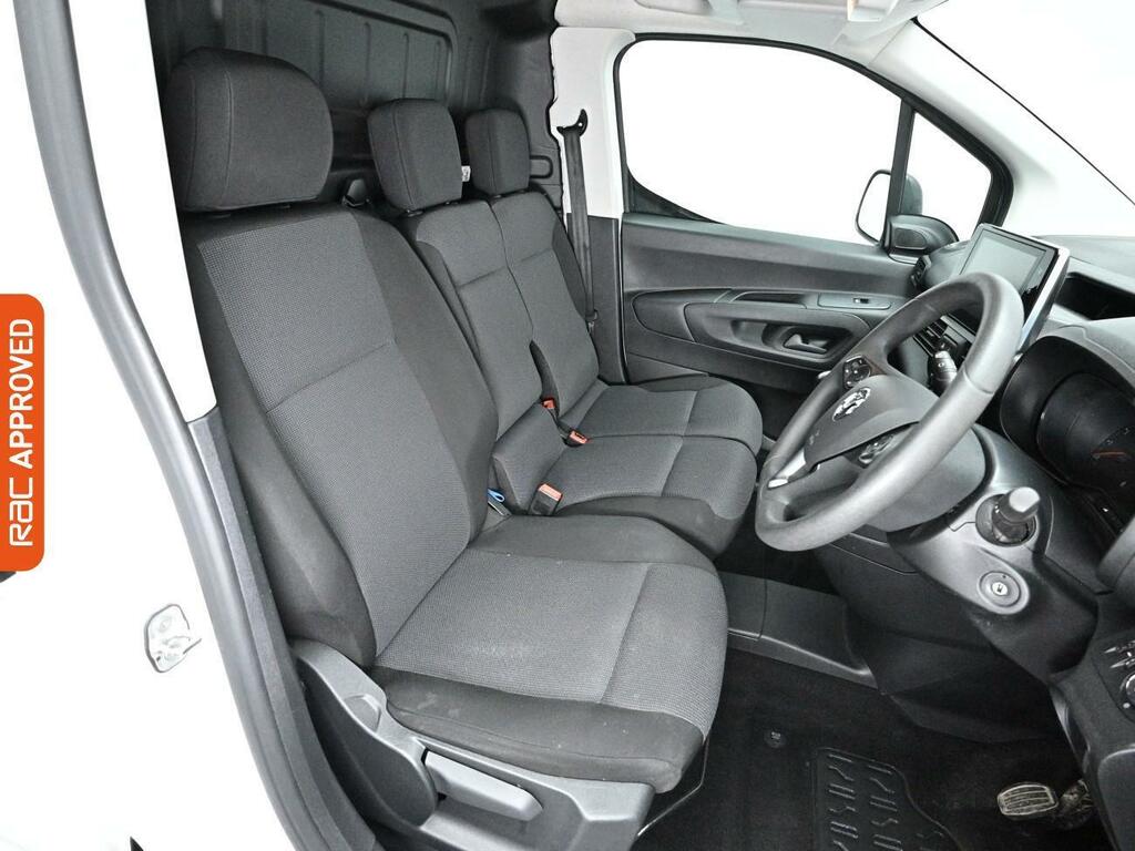 Vauxhall Combo 1.5 Turbo D 2300 Sportive Panel Van 6Dr Man DL22UMU White #2