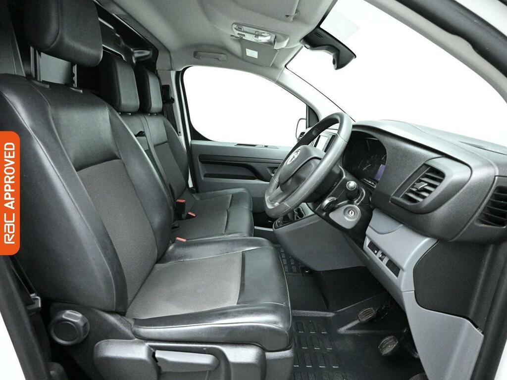Vauxhall Vivaro 1.5 Turbo D 2700 Sportive Panel Van Man VO71KBF White #2