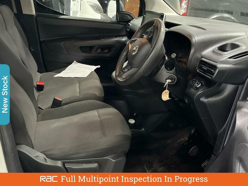 Vauxhall Combo 1.5 Turbo D 2300 Sportive Panel Van Man DY71YLB White #2