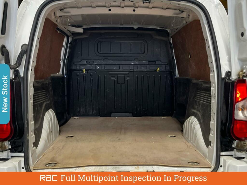 Vauxhall Combo 1.5 Turbo D 2300 Sportive Panel Van Man DY71YLB White #4