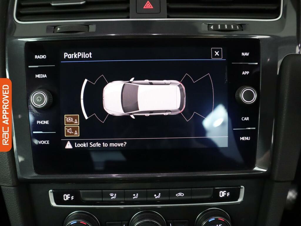 Volkswagen e-Golf 35.8Kwh E-golf Hatchback 136 Ps VO69YSP White #3