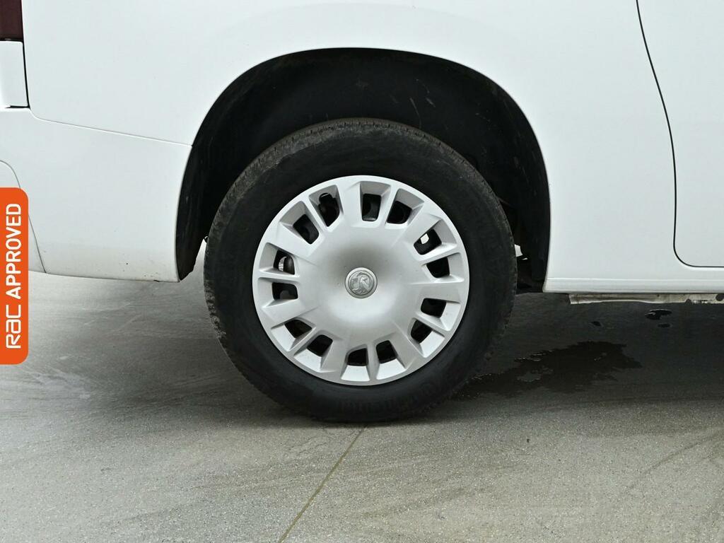 Vauxhall Combo 1.5 Turbo D 2300 Sportive Panel Van Man DS21OYD White #3