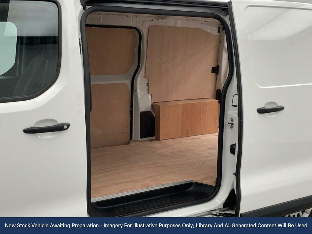 Toyota PROACE 50Kwh Icon Medium Panel Van 6Dr Mwb White