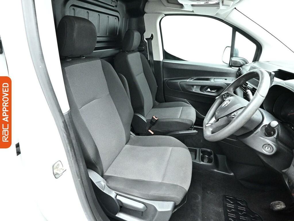Vauxhall Combo 1.5 Turbo D 2300 Sportive Panel Van Man FD70MDV White #2