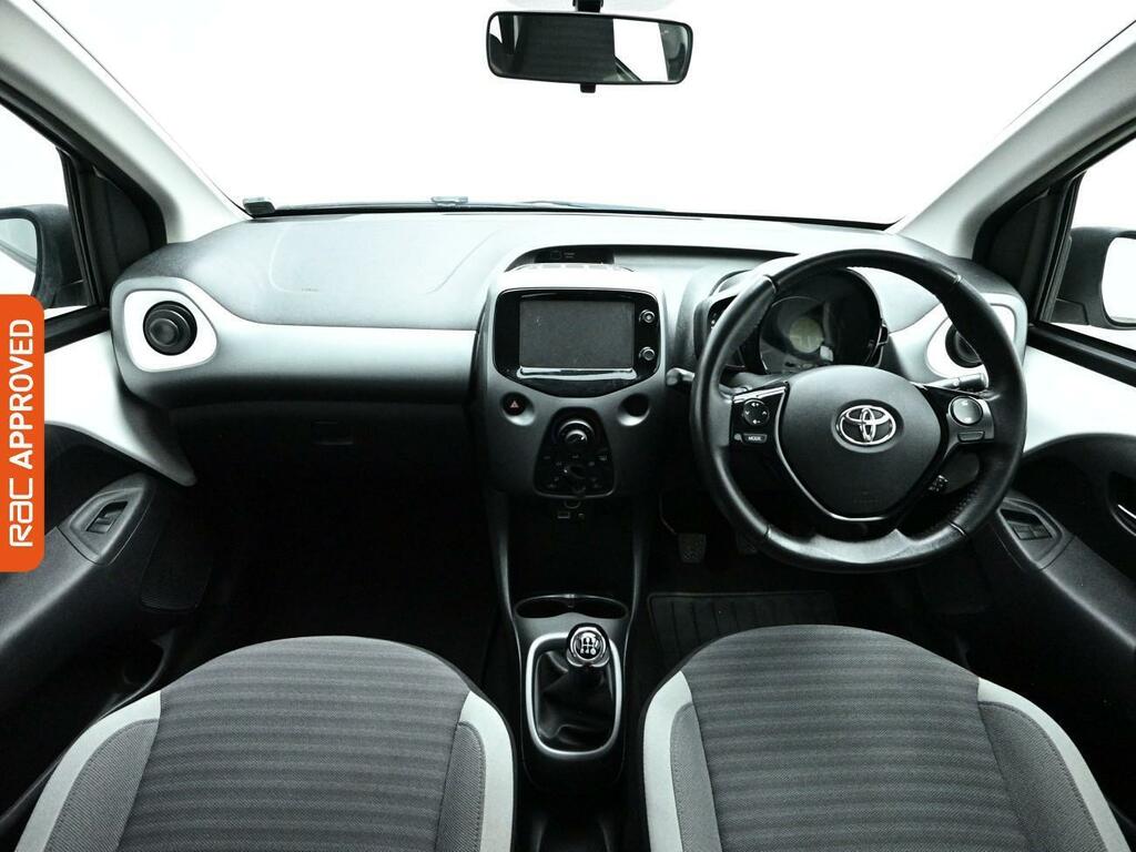 Toyota Aygo 1.0 Vvt-i X-play Hatchback Euro WV68FUP White #2