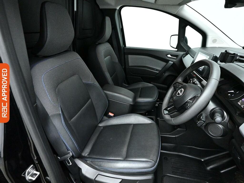 Nissan TOWNSTAR 45Kwh Tekna Panel Van 6Dr L2 122 Ps FT24PXR Black #2