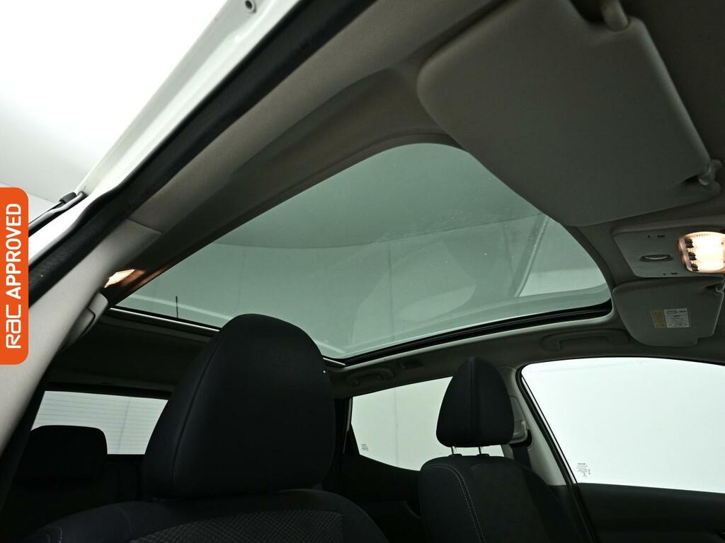 Nissan Qashqai 1.2 Dig-t N-connecta Suv 2Wd Eur AY17LWE White #3