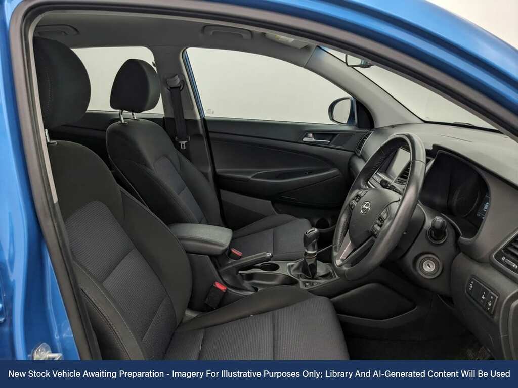 Hyundai Tucson 1.6 Gdi Blue Drive Se Nav Suv Eu CE67ZTB Blue #3