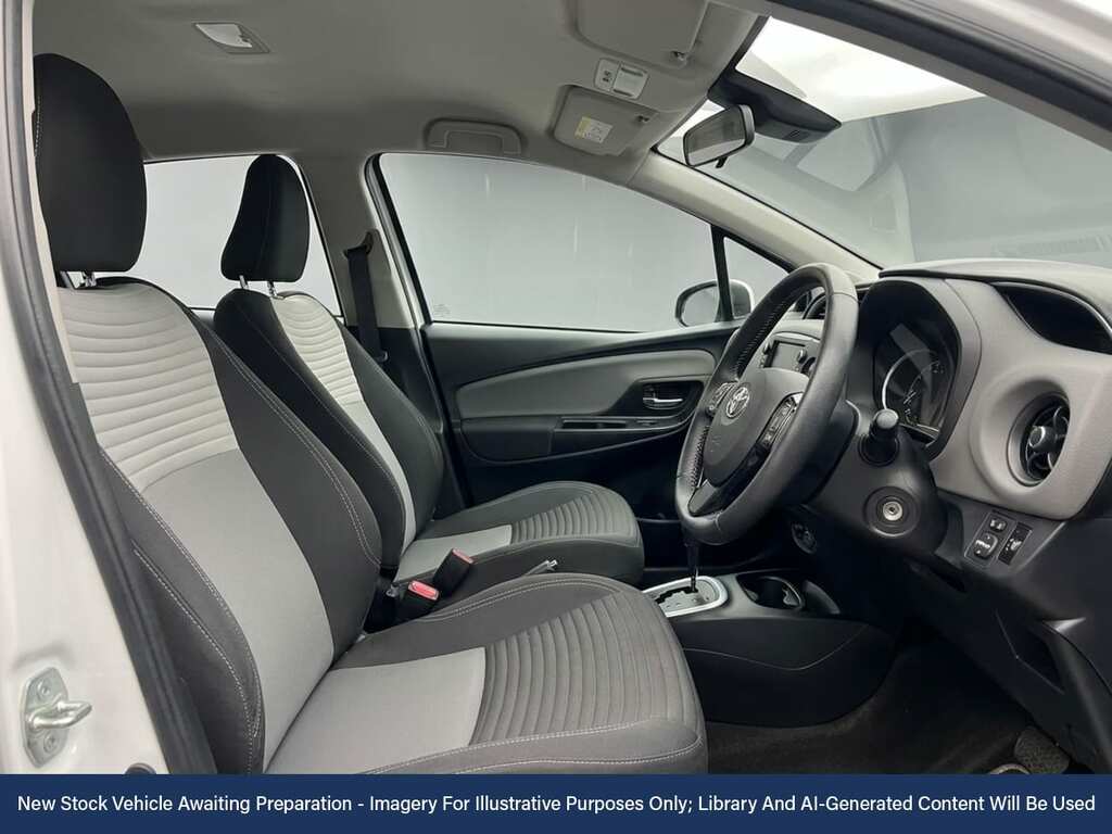 Toyota Yaris 1.5 Vvt-i Icon Hatchback Cvt Euro 6 11 White #3
