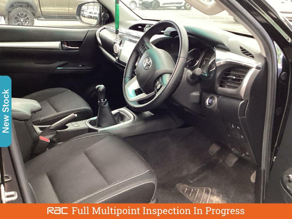 Toyota HILUX 2.8 D-4d Invincible Pickup Double Cab M Black #3