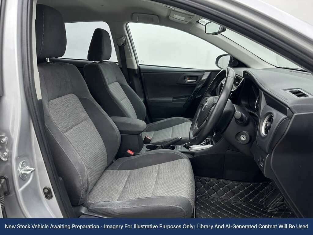 Toyota Auris 1.8 Vvt-h Design Hatchback Hybrid Cvt E White #3