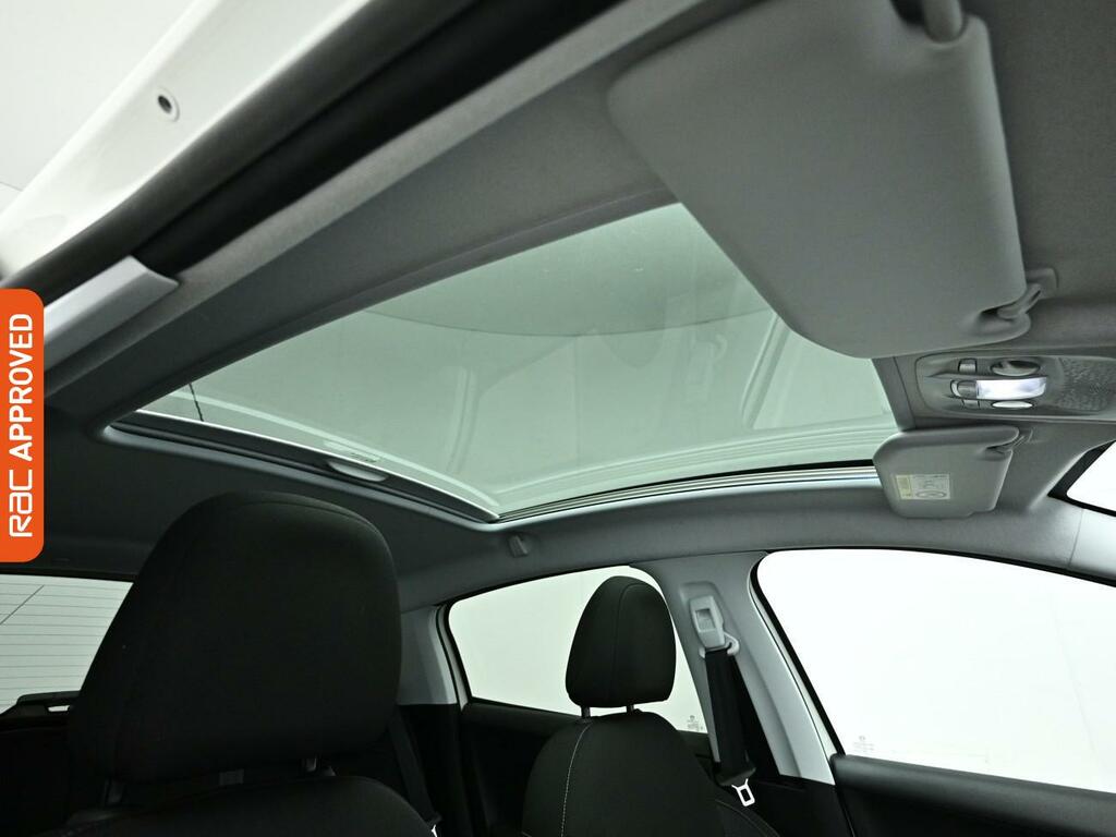 Peugeot 208 1.2 Puretech Allure Premium Hatchback M GD18TYH White #3