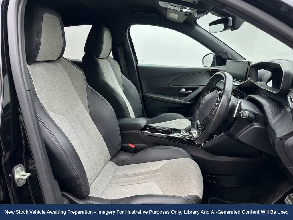 Peugeot e-2008 50Kwh Gt Suv 136 Ps Black #3