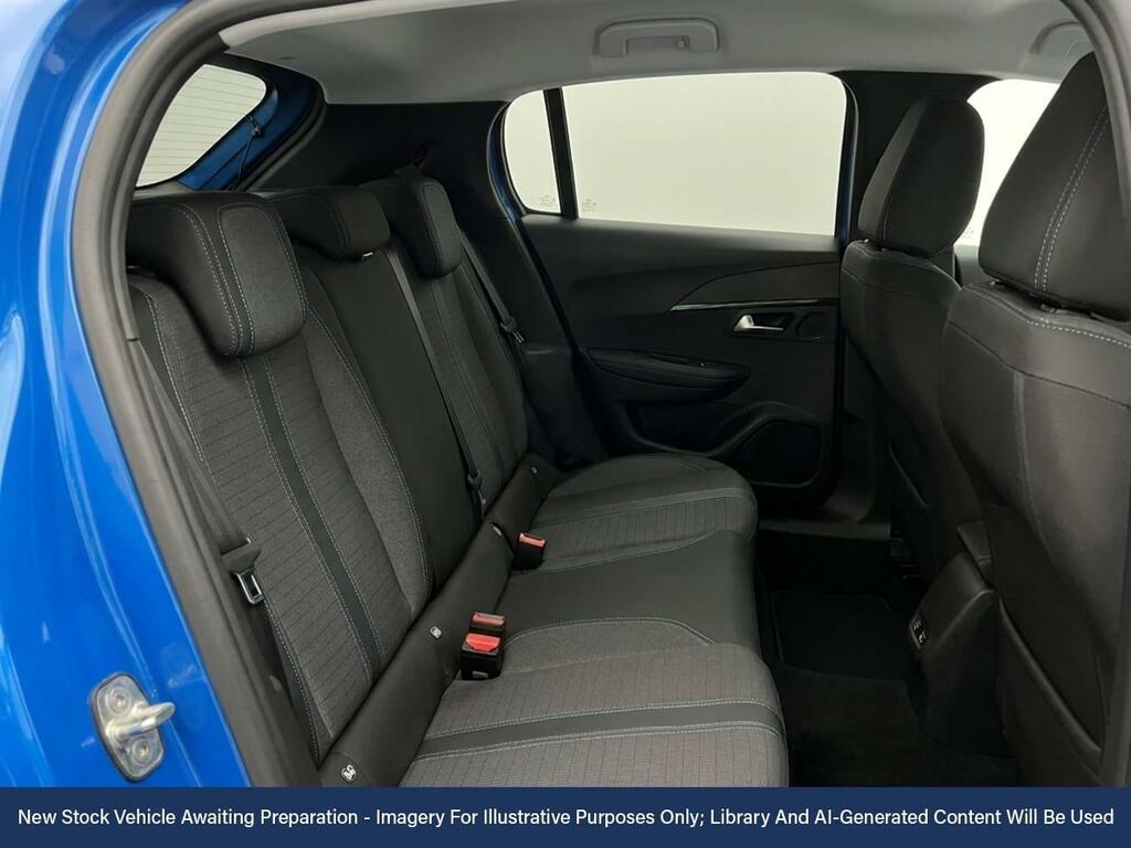 Peugeot e-2008 50Kwh Allure Premium Suv 136 Ps Blue #4