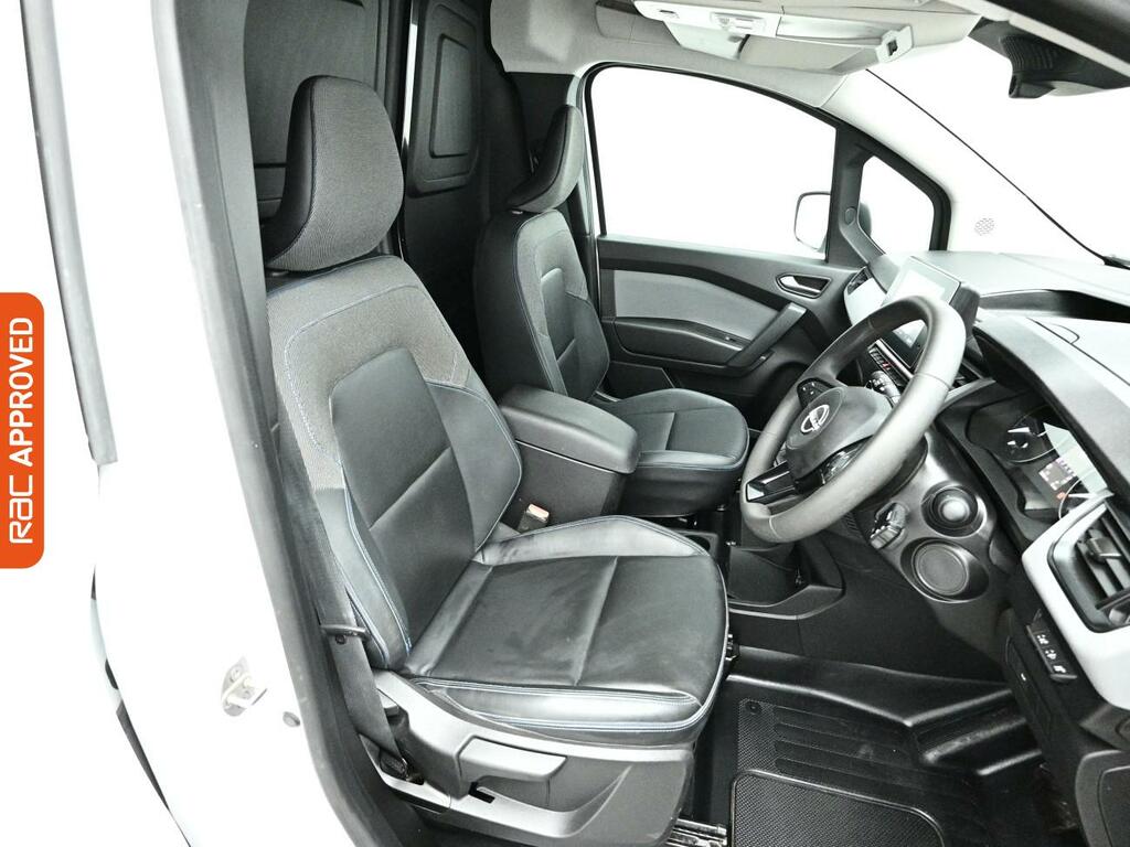 Nissan TOWNSTAR 45Kwh Tekna Panel Van 6Dr L2 122 Ps White