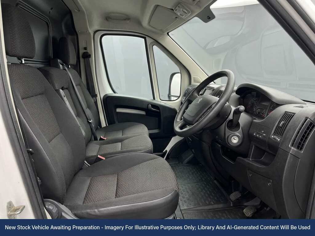 Peugeot Boxer 2.2 Bluehdi 335 Professional Panel Van White #2