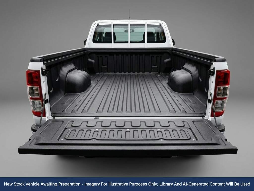 Toyota HILUX 2.4 D-4d Active Narrow Body Pickup Manu White #3