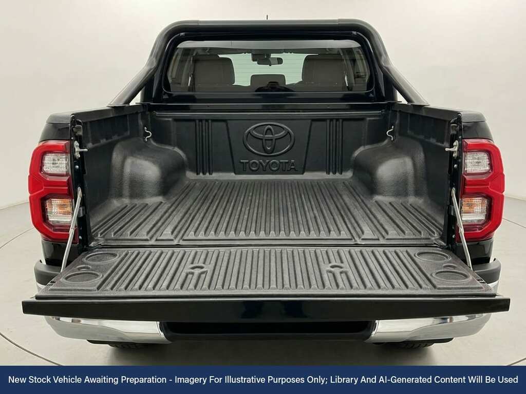 Toyota HILUX 2.4 D-4d Invincible Pickup Double Cab M Black #4
