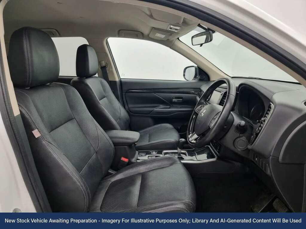 Mitsubishi Outlander 2.2 Di-d 4 Suv 4Wd Euro 6 Ss White #2