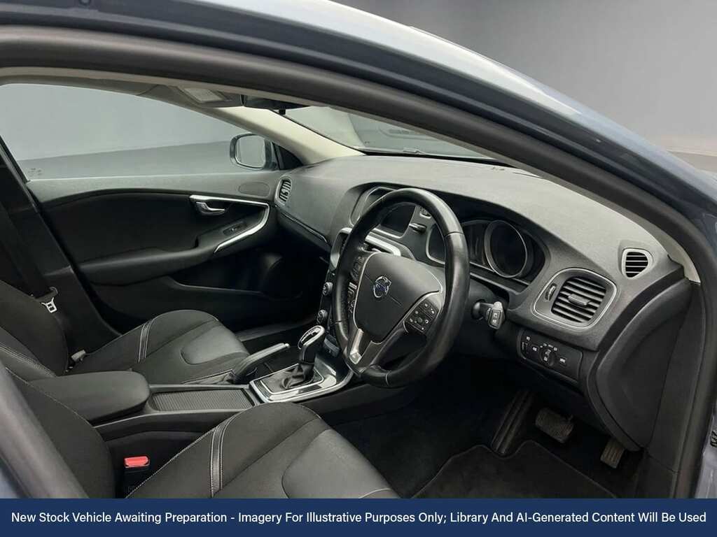 Volvo V40 1.5 T3 Momentum Nav Plus Hatchback Blue #3
