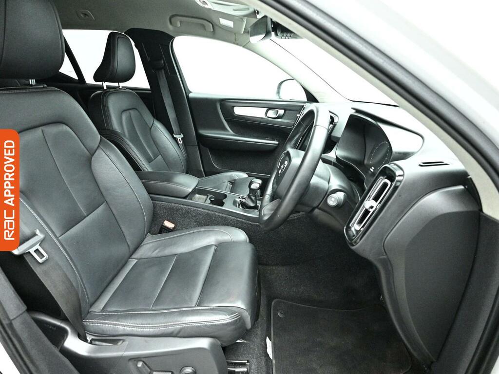 Volvo XC40 Xc40 Momentum Pro T3 White #9