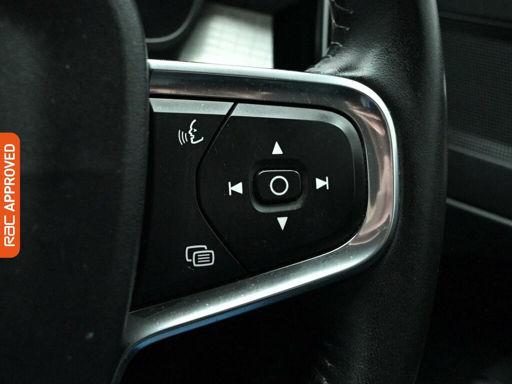 Volvo XC40 Xc40 Momentum Pro T3 White #19