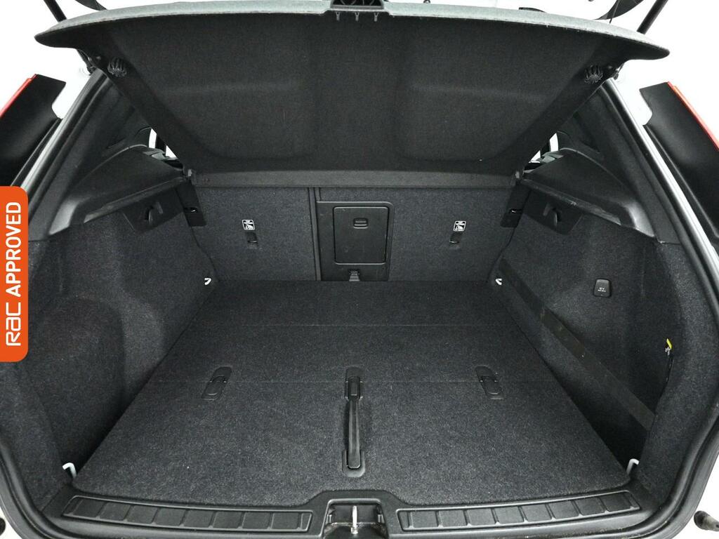 Volvo XC40 Xc40 Momentum Pro T3 White #23