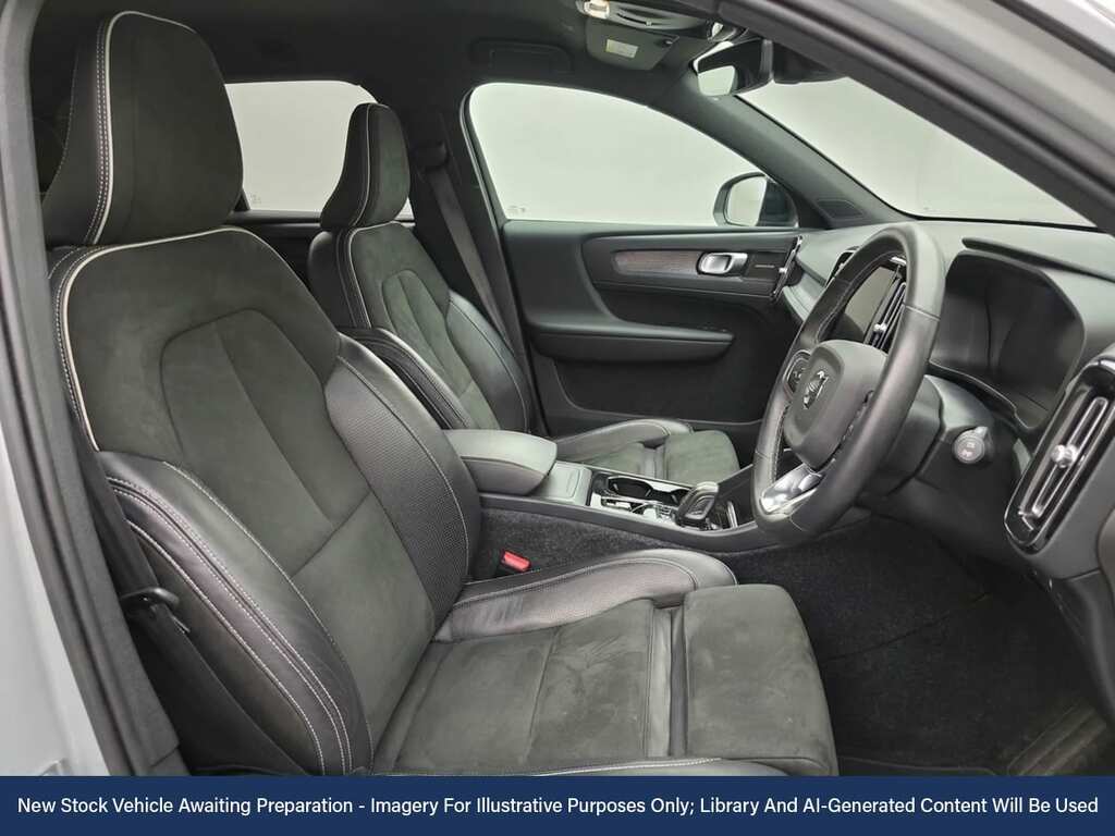 Volvo XC40 2.0 T4 R Design Geartronic Black #3