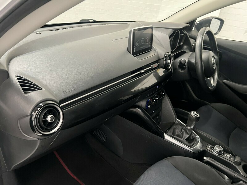 Mazda 2 Hatchback 1.5 Skyactiv-g Se-l 201666 White #28
