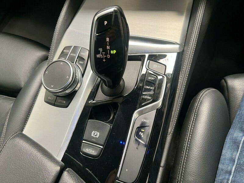 BMW 5 Series 520D M Sport Touring White #23