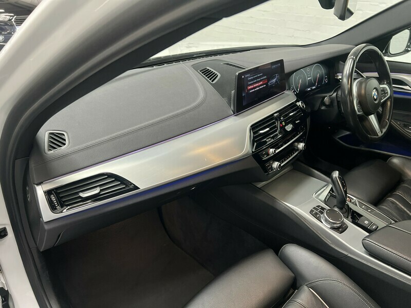 BMW 5 Series 520D M Sport Touring White #30
