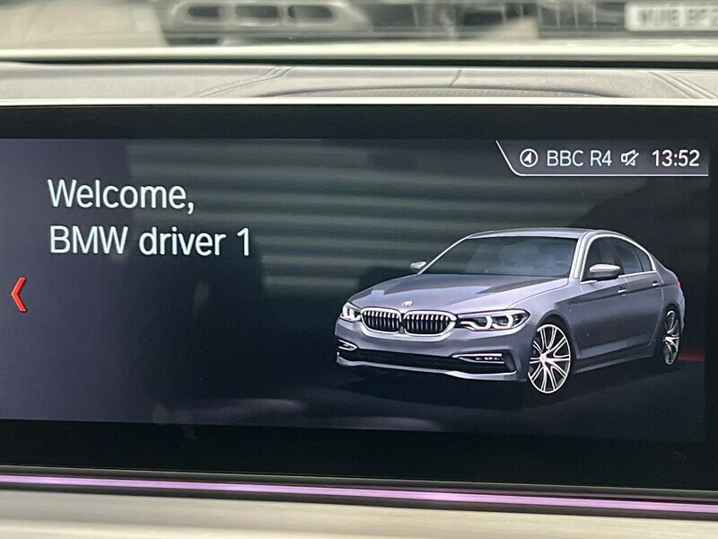 BMW 5 Series 520D M Sport Touring White #36