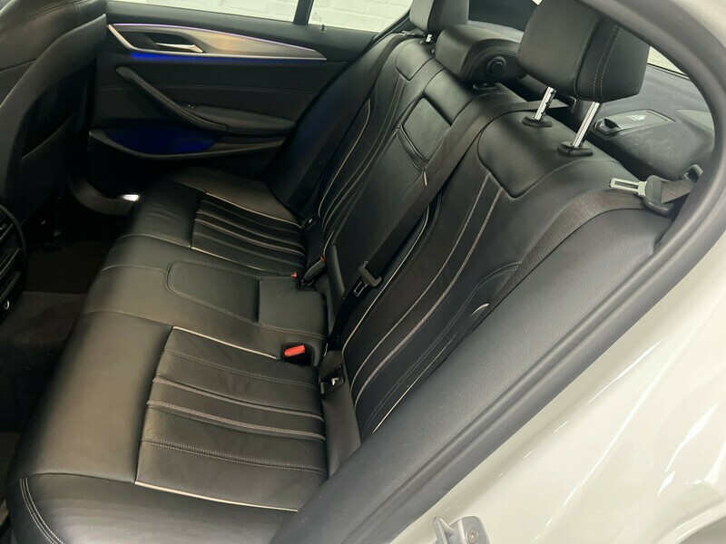 BMW 5 Series 520D M Sport Touring White #31