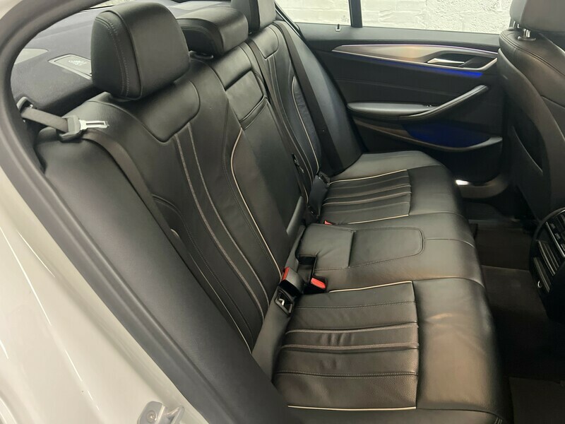 BMW 5 Series 520D M Sport Touring White #33