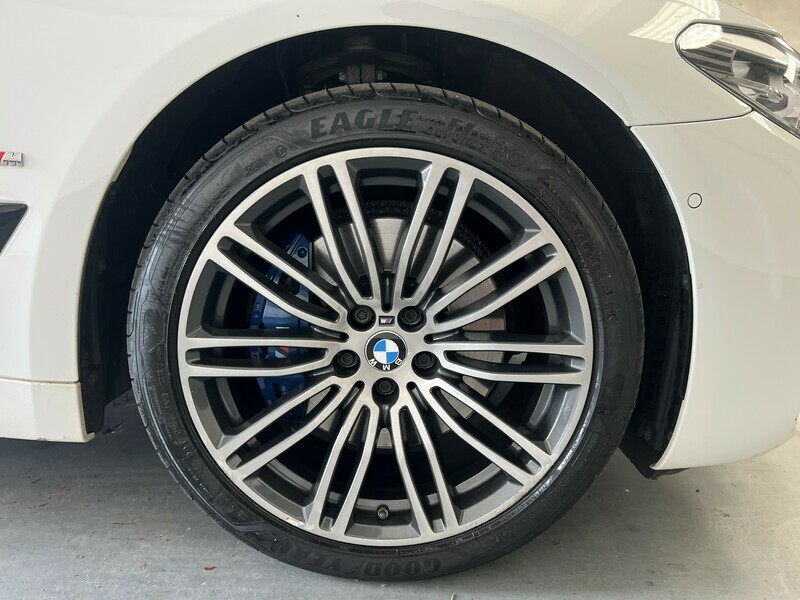 BMW 5 Series 520D M Sport Touring White #54