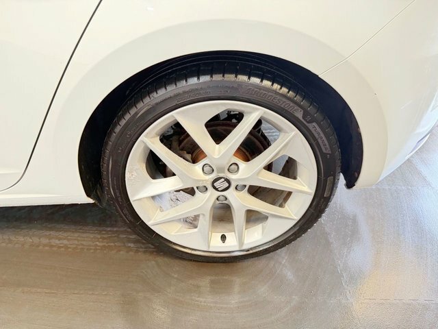 Seat Leon Hatchback 1.6 Tdi Cr Se Euro 5 Ss 201414 Silver #11