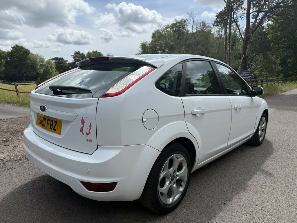 Ford Focus 1.6 Sport 2011 SH11FBZ White #6