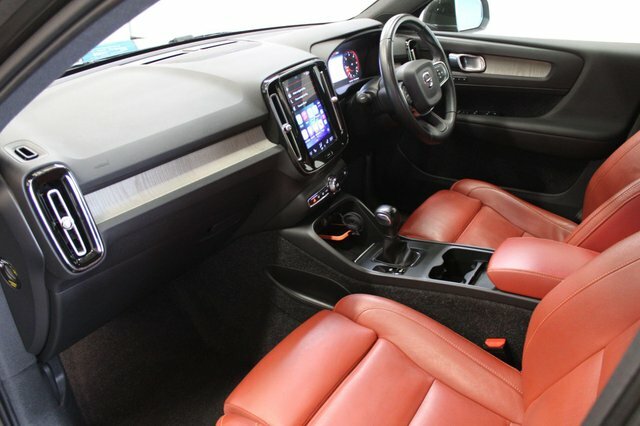 Volvo XC40 2019 2.0 D3 Inscription Pro Suv AJ19BND Grey #2