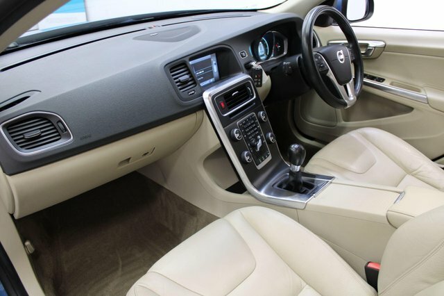 Volvo V60 2013 2.4 D5 Se Lux Nav Euro 5 Ss Blue #2